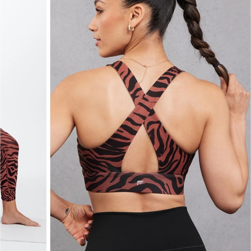 Fabletics Oasis Twist Medium Impact Sports Bra Pink and Black Zebra Size M - Picture 7 of 15